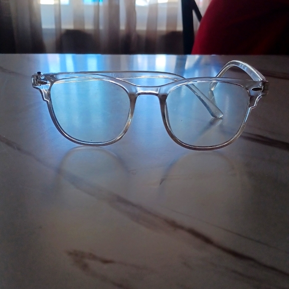 Glasses - Picture 1 of 4